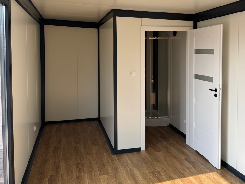 łazienka w kontenerze mieszkalnym